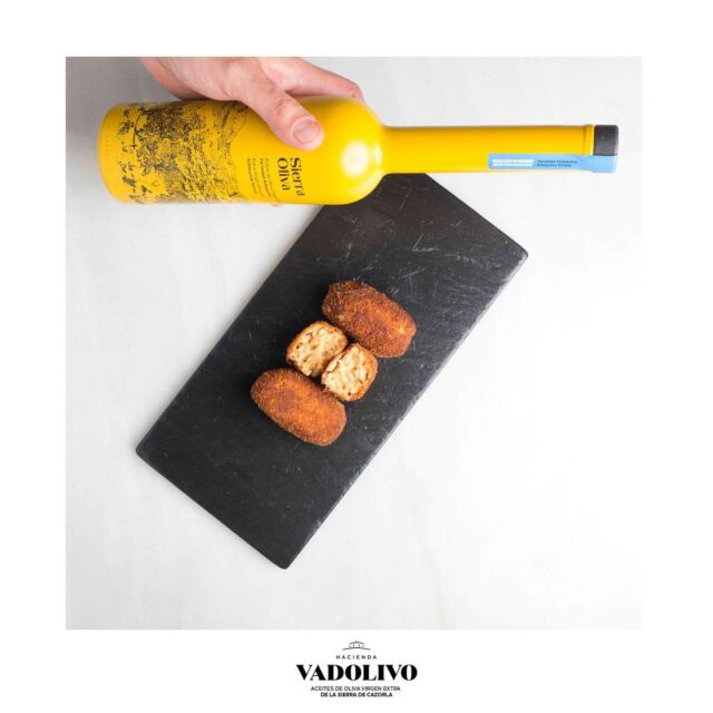 ¿Por qué utilizar AOVE para conseguir unas croquetas de 10? 👌🏽

El Aceite de Oliva Virgen Extra es uno de los mejores aceites para freír, ya que, además de ser la opción más saludable, es muy resistente al calor y mantiene todas sus propiedades cuando se somete a altas temperaturas. 🌡️ 

¡Potencia el sabor de tus croquetas con nuestros AOVES!😋
.
.
.
#HaciendaVadolivo #Vadolivo #AOVE #AceiteDeOlivaVirgenExtra #AOVEDeCalidad #Croquetas #CocinaConAOVE #SierraDeCazorla #Vadolivo